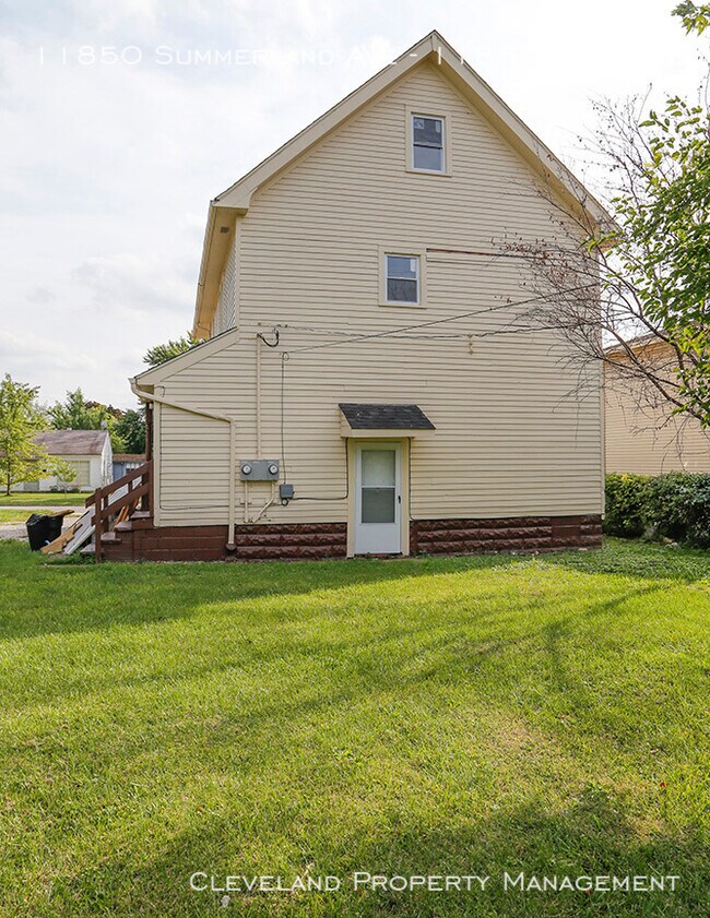 Building Photo - 11850 Summerland Ave