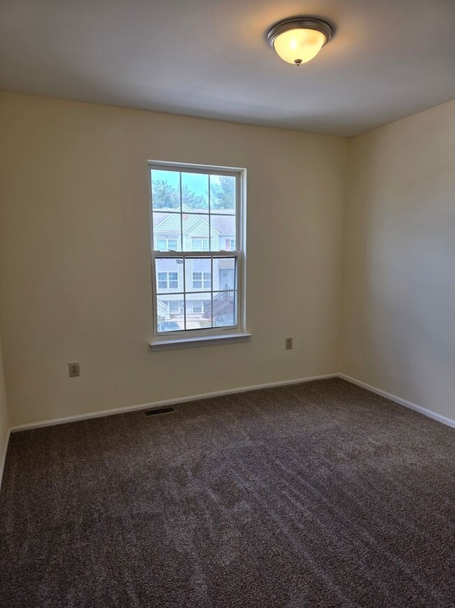 Building Photo - 13 Farland Way