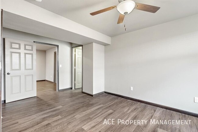 Building Photo - 513 Pride Ct