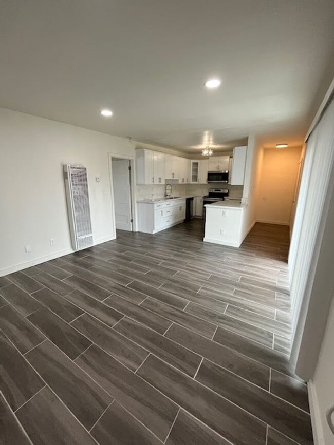 Building Photo - Beautiful 1 Bedroom Apartment in Orange