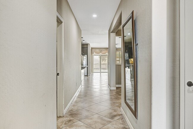 Building Photo - 3631 E Sophie Ln