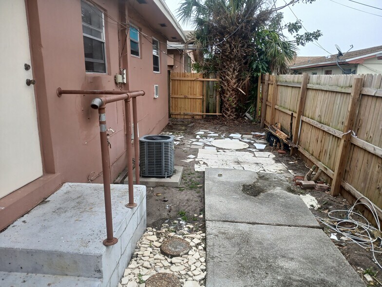 Building Photo - 7640 Pembroke Rd