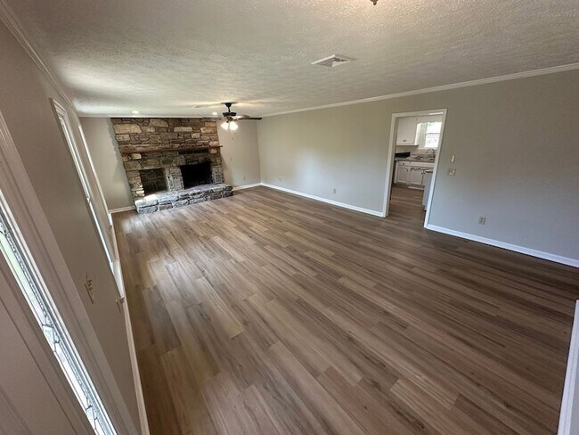 Building Photo - 5159 Saundersville Rd
