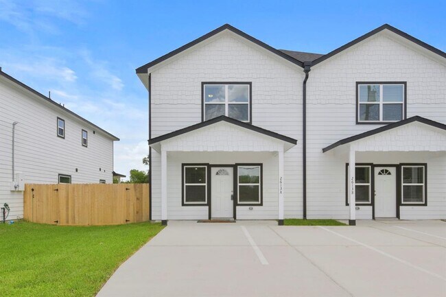 Building Photo - 2607 Randolph Rd