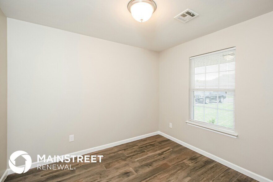 Building Photo - 7108 Meadow Lake Dr