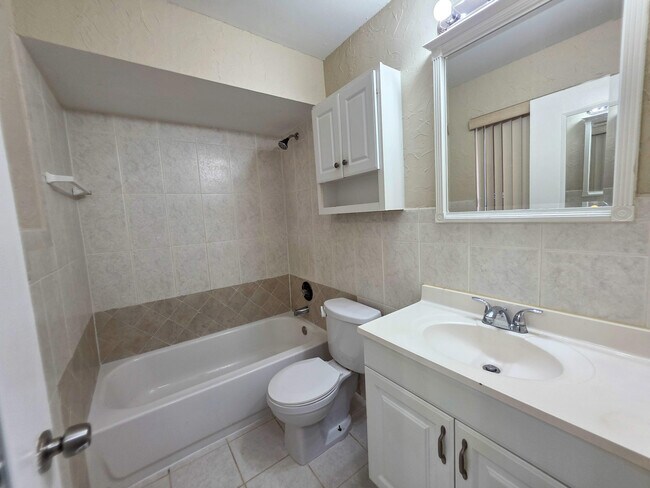 Building Photo - 6080 Forest Hill Blvd