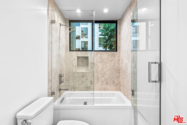 Building Photo - 2102 Century Park Ln