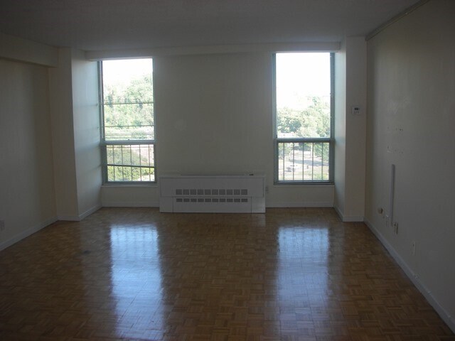 Building Photo - 33 Pond Ave