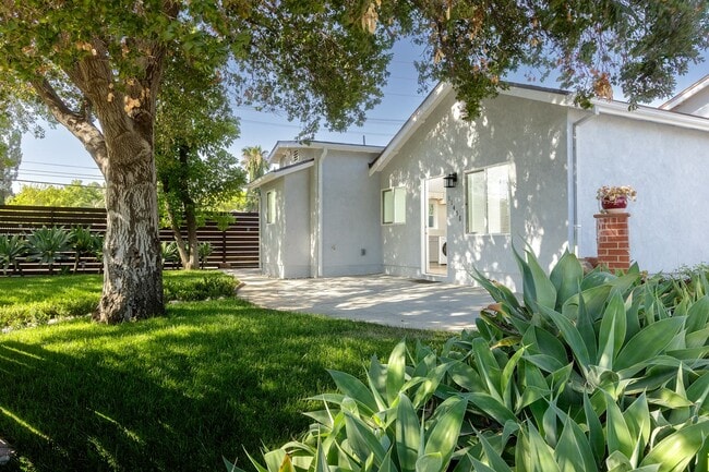 Primary Photo - Chic 2BD/1BA ADU in Beautiful Granada Hills
