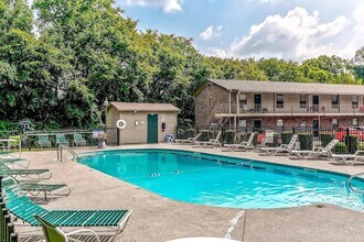 Building Photo - 801 Naylor Ave