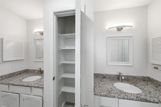 Building Photo - 2303 Keyhole Ln