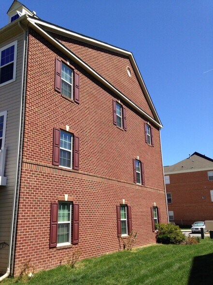 Building Photo - 4255 Talmadge Cir