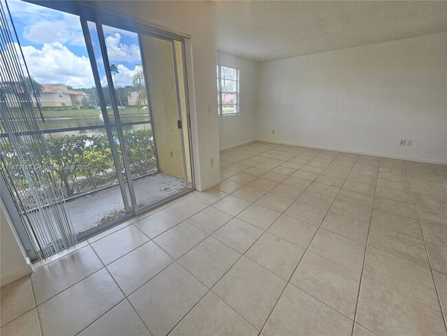 Building Photo - 1247 SW 46th Ave