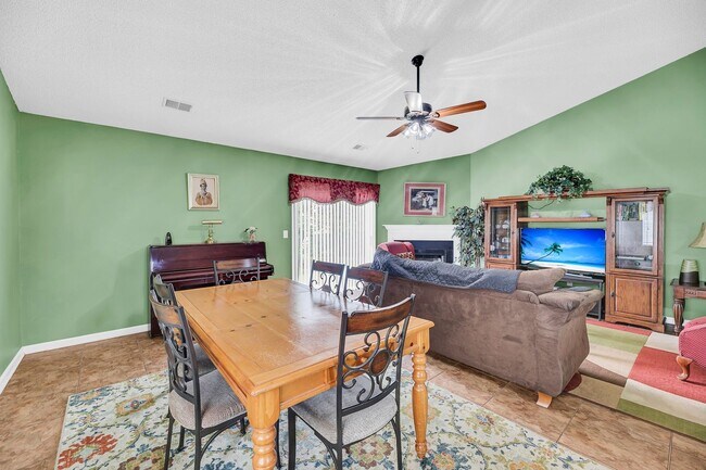 Building Photo - Stylish Living with Spacious Backyard!