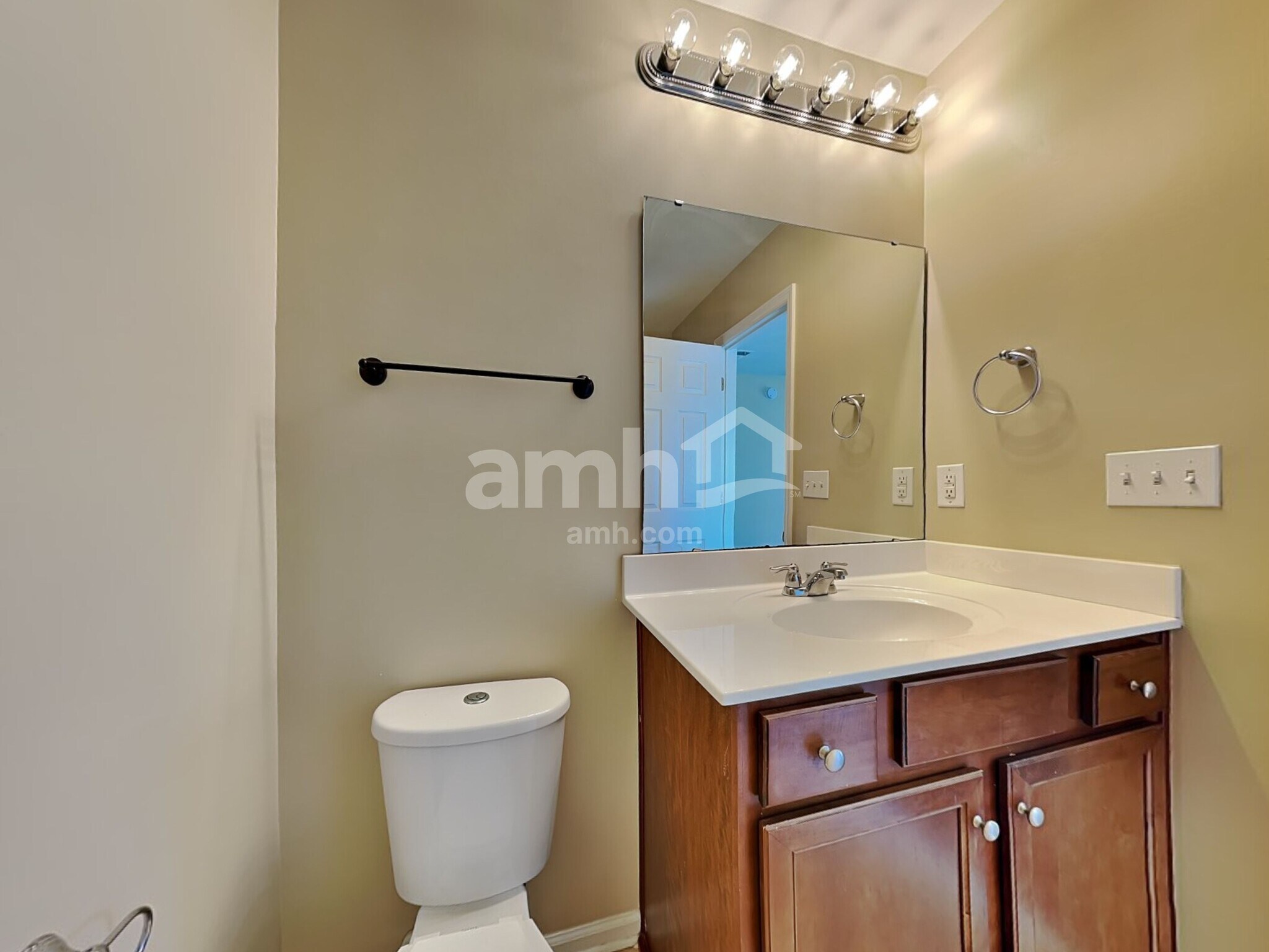 Building Photo - 409 Lakewind Dr