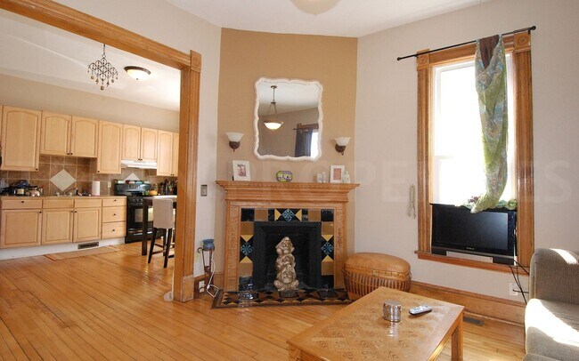 Building Photo - 2533 Lyndale Ave S