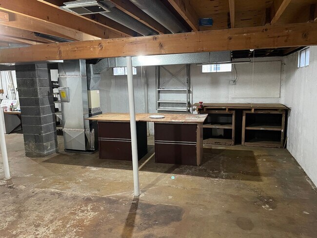 Building Photo - 3 Bed 1.5 Bath home **Available May***