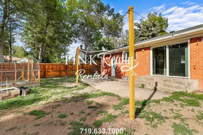 Building Photo - 2112 Templeton Gap Rd