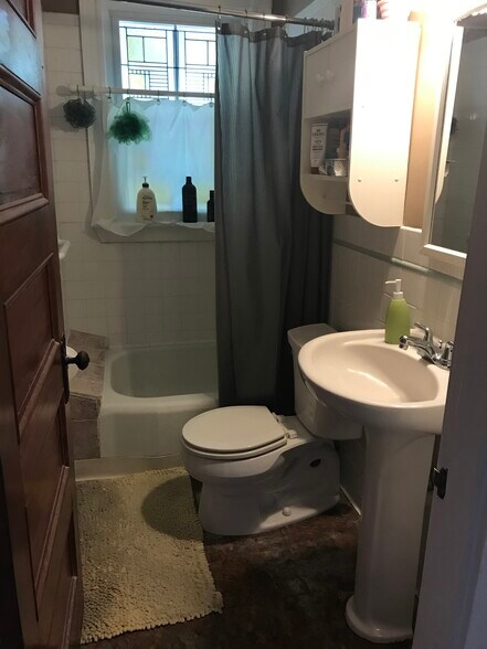 Building Photo - 31 Church St