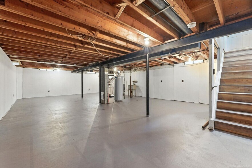 Building Photo - 20222 Abrahm St