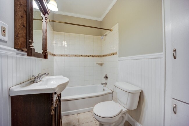 Building Photo - Freshly Updated 3 Bedroom Home