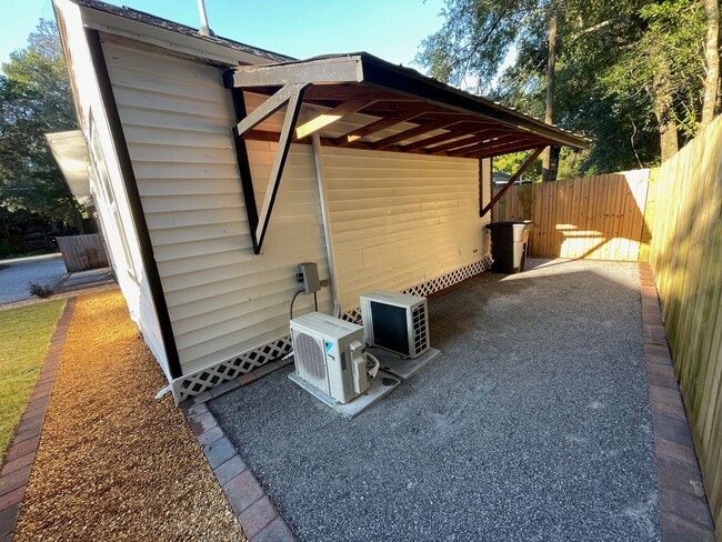 Building Photo - Peaceful Retreat! Just minutes from Niceville!