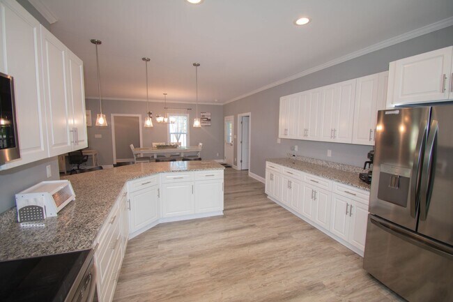 Building Photo - Coming Soon! 3 Bedroom 2.5 Bath - 25 Minutes from Camp Lejeune