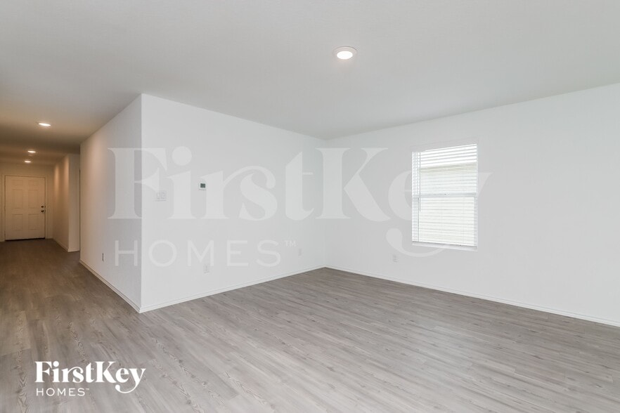 Building Photo - 5402 Basil Chase