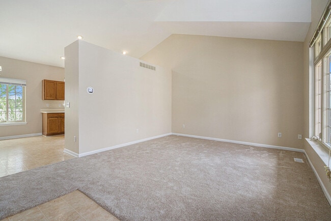 Building Photo - 5913 Lafayette Ln