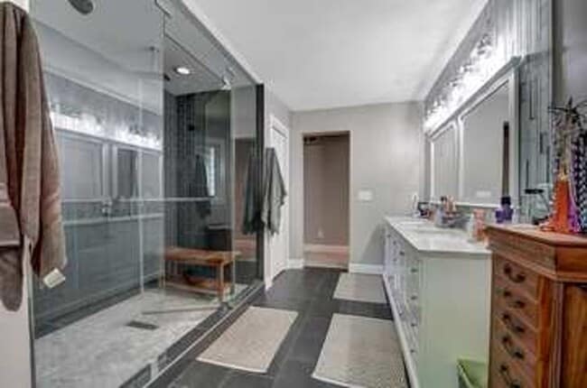 Building Photo - Beautiful Home in Cincinnati!!