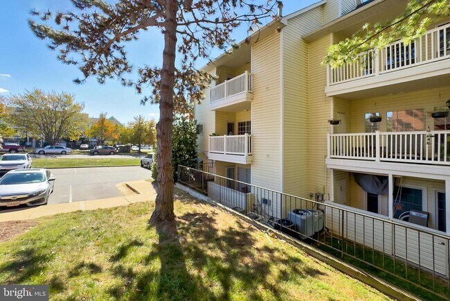 Building Photo - 674 Gateway Dr SE