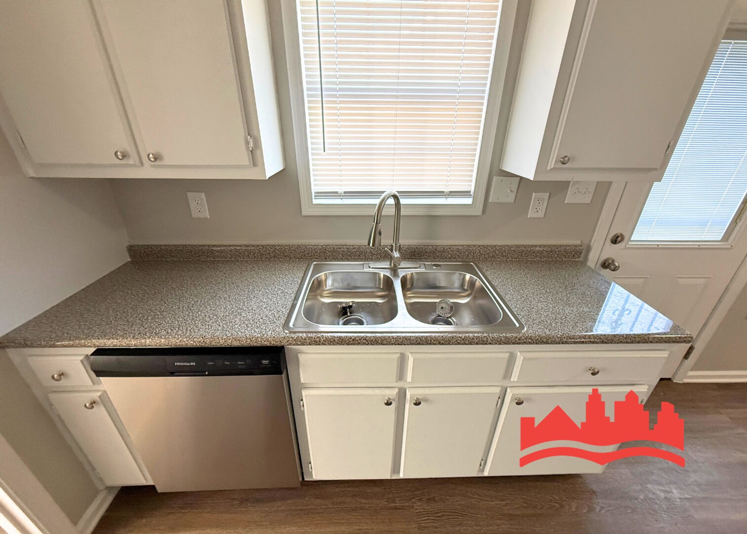 Building Photo - 5950 Beauvoir Dr