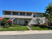 Building Photo - Charming Land Park 2/1 Apartment