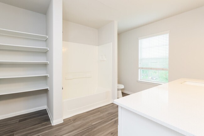 Building Photo - 2422 Gibbs Bend Ct