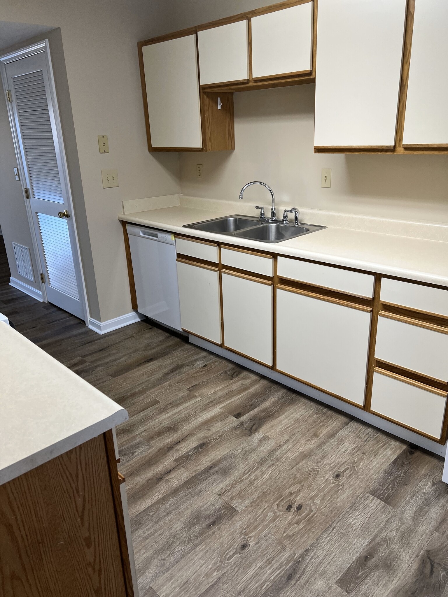 Building Photo - 2057 Leland Dr