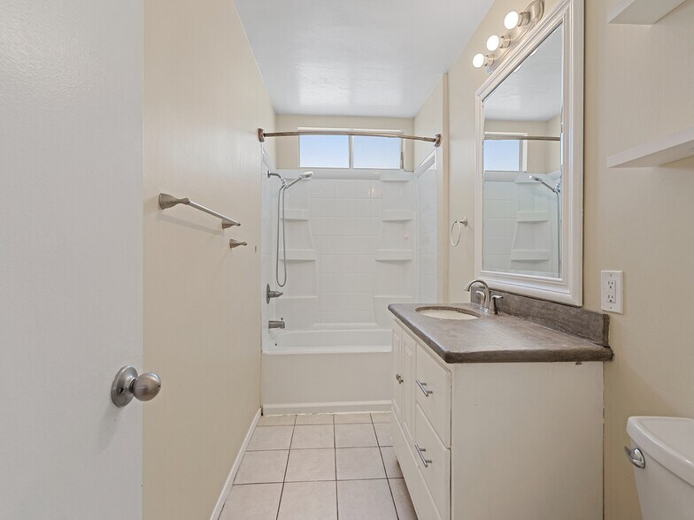 Building Photo - 335 Cedar Ave