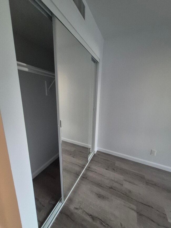 Building Photo - 600 W 9th St