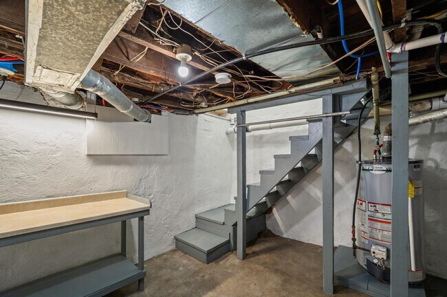 Building Photo - 419 Oak St
