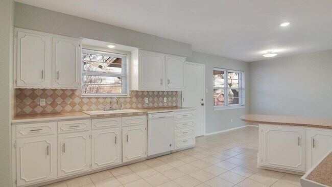 Building Photo - 1822 Greenwood Ln