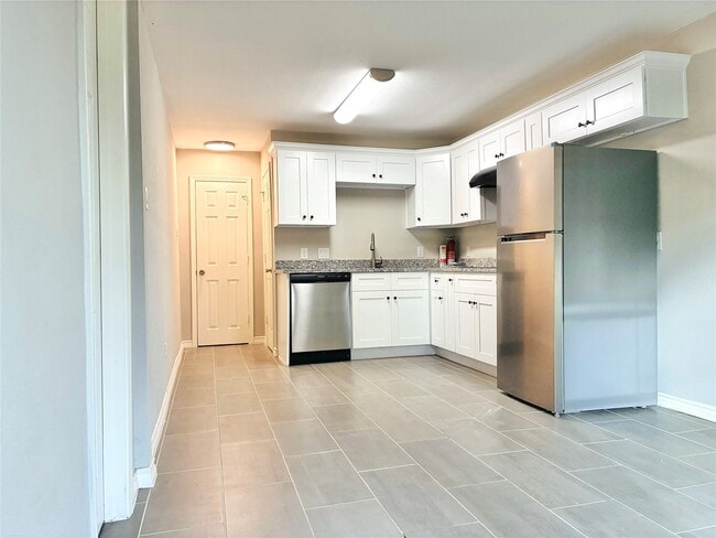 Building Photo - 2220 Avenue L