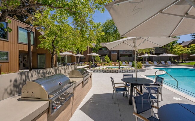 Building Photo - Old Orchard