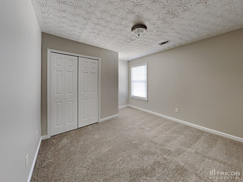 Building Photo - 3337 Coach House Ct