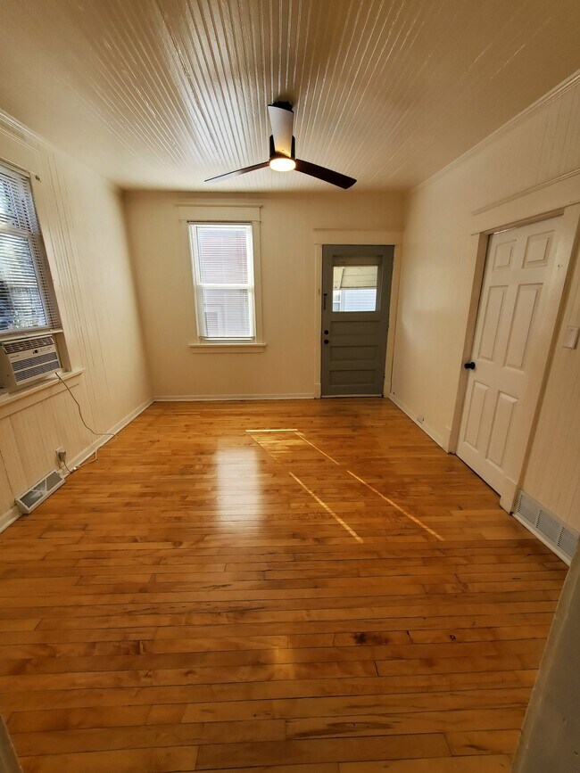 Building Photo - 1548 S 56th St