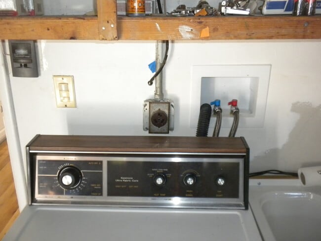 Building Photo - 4BD/2BA Available Near El Dorado Park!!