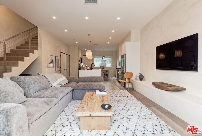 Building Photo - 957 Figueroa Terrace