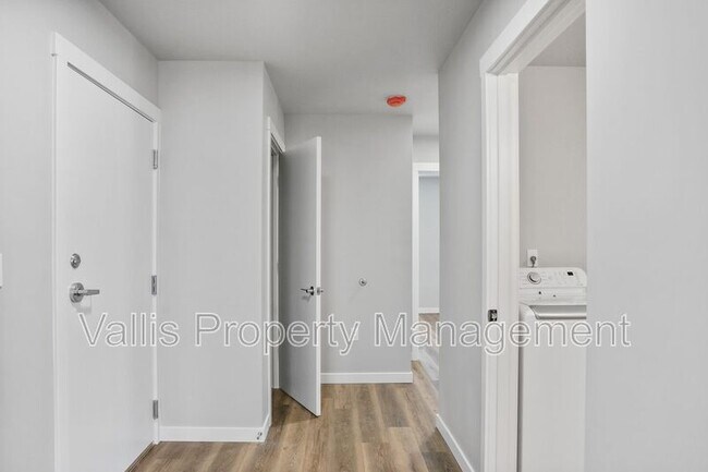 Building Photo - 4374 Fisher Rd NE