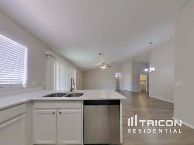 Building Photo - 13261 W Paradise Ln