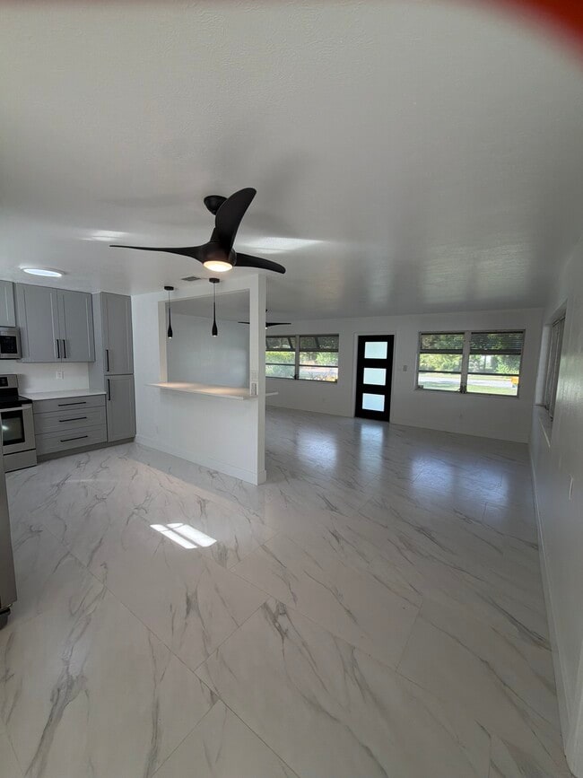 Building Photo - 1184 Milano Dr