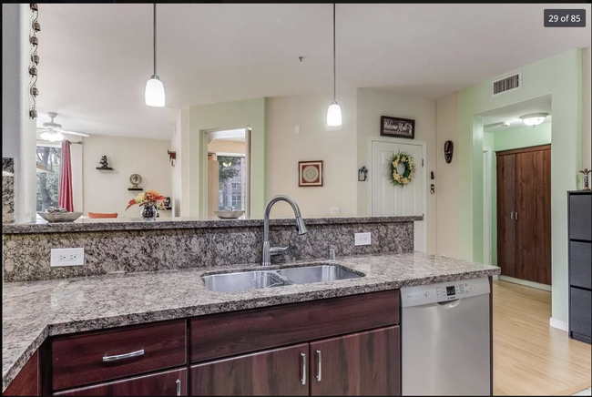 Kitchen - 1101 S Main St