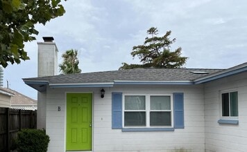 Building Photo - 6213 Sunset Ave